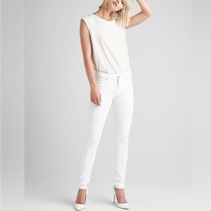 NWOT - Hudson Krista Super Skinny
Crop Jeans, White. SZ 27 🥰
